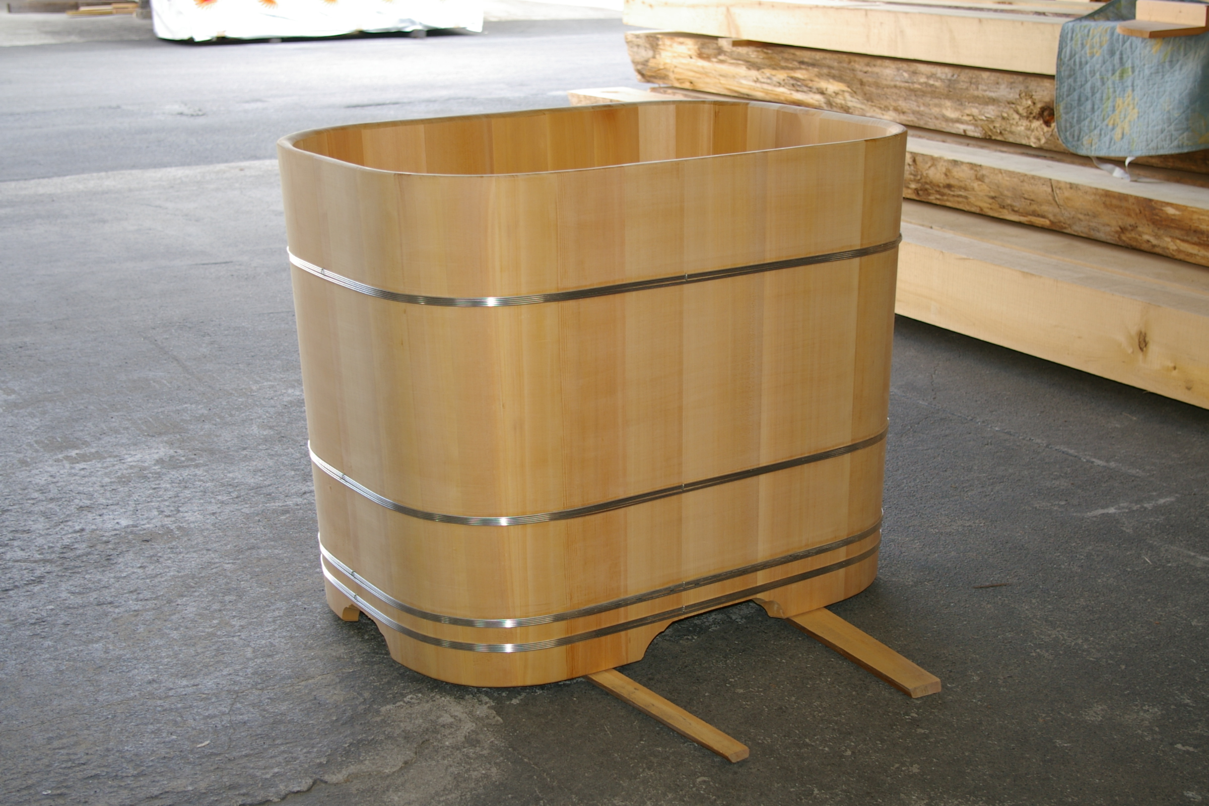 木曽サワラ角丸桶浴槽 - 天然木曽檜、檜風呂、彫刻材・能面材販売 東京 